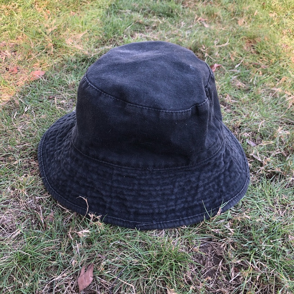 Bucket hat